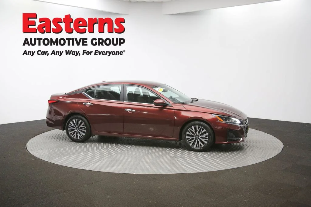Used 2023 Red Nissan 2.5 SV image 44