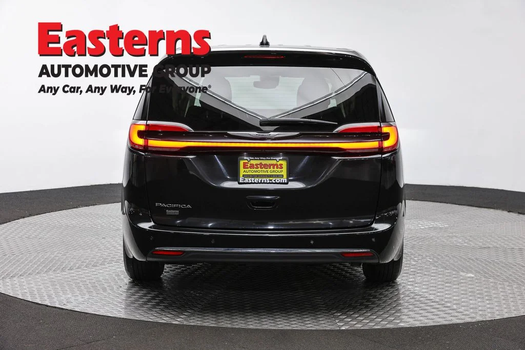 Used 2023 Black Chrysler Touring L image 6