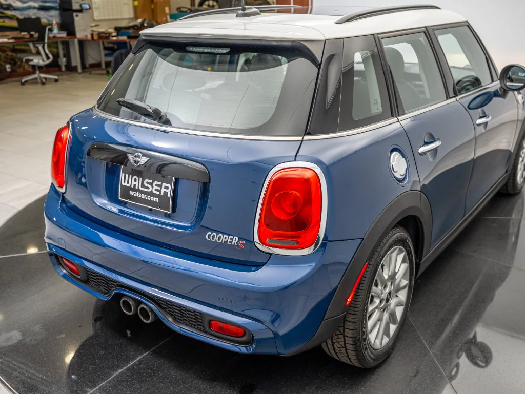 Used 2016 Deep Blue Metallic MINI  image 15