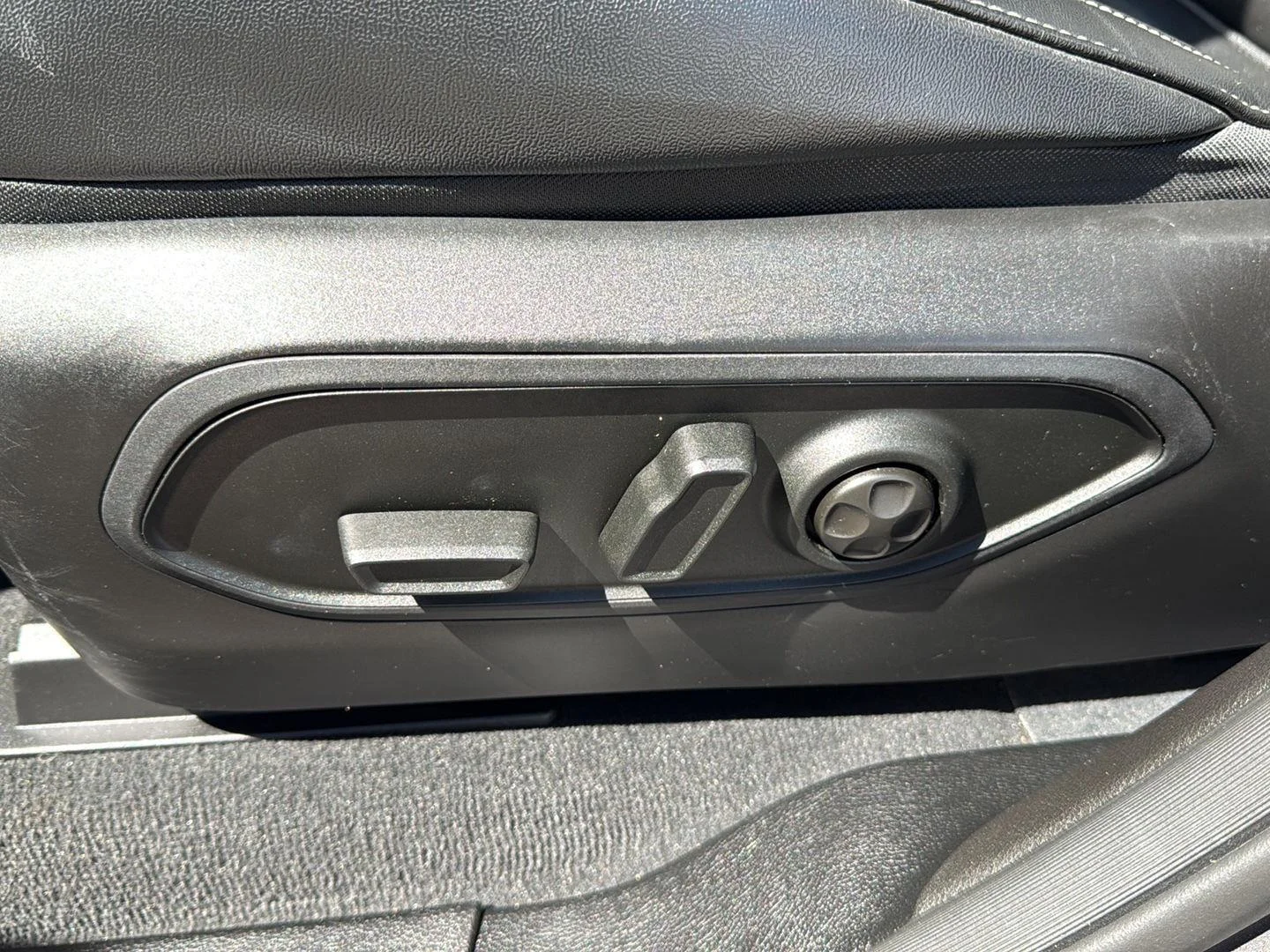 Used 2023 Baltic Gray Metallic Clearcoat Jeep Altitude image 10