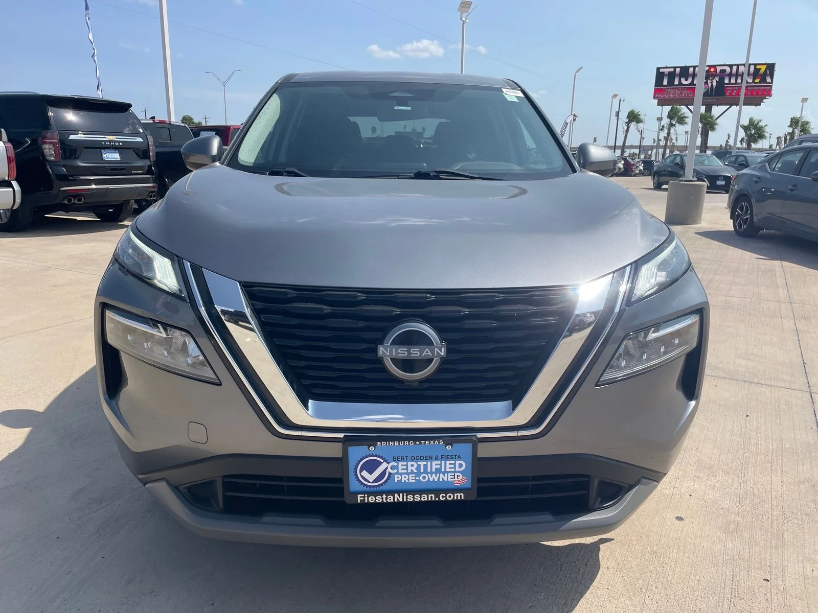 Used 2023 Gray Nissan SV image 8
