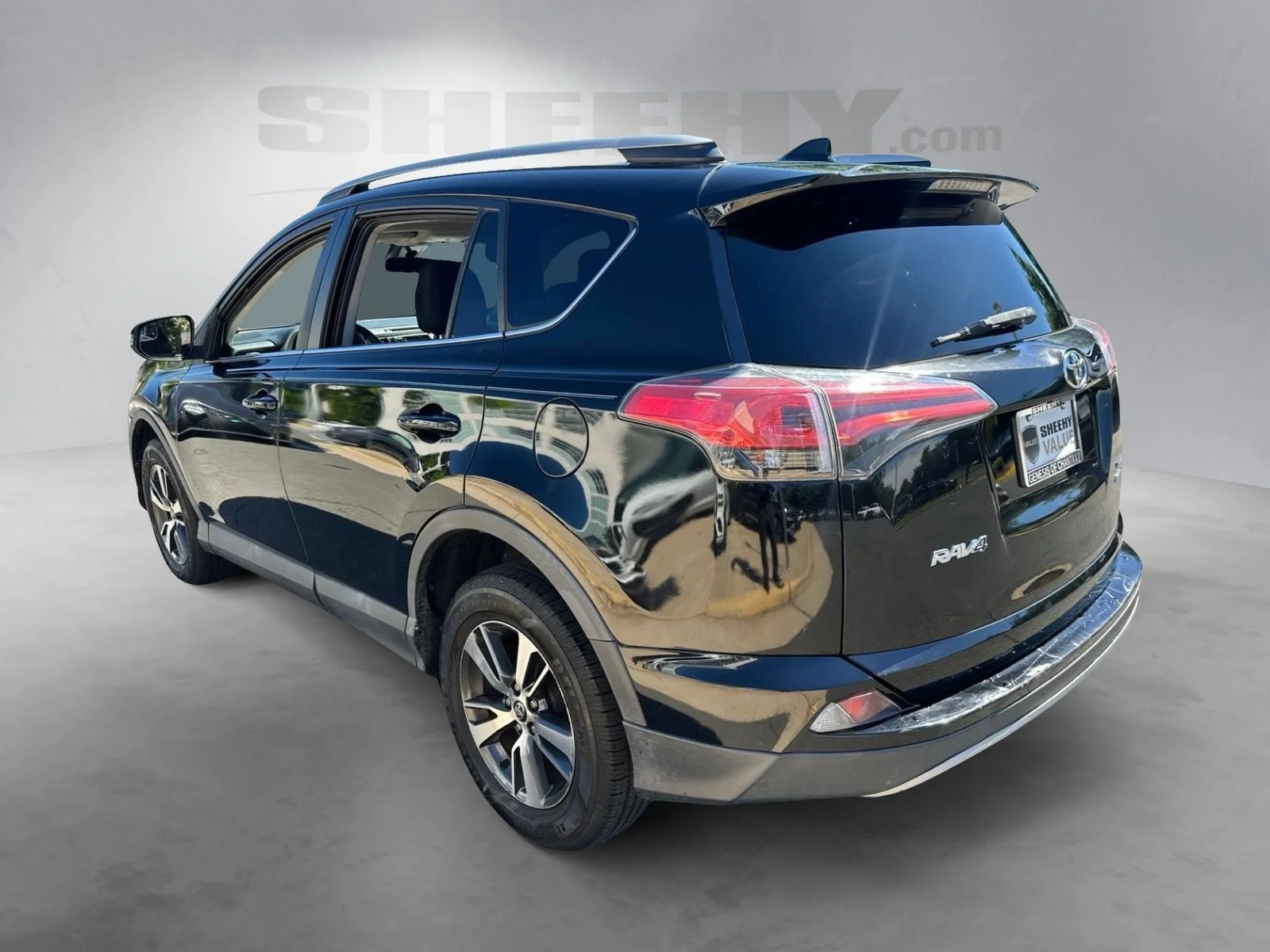 Used 2017 Black Toyota XLE image 13