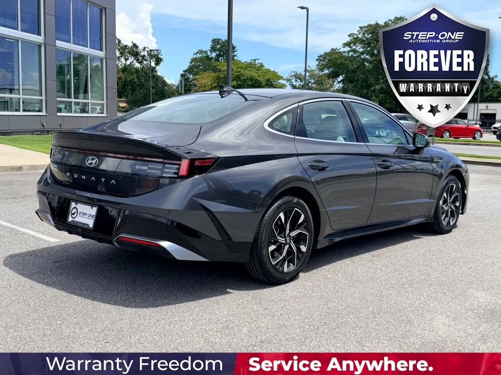 Used 2025 Gray Hyundai SEL image 6