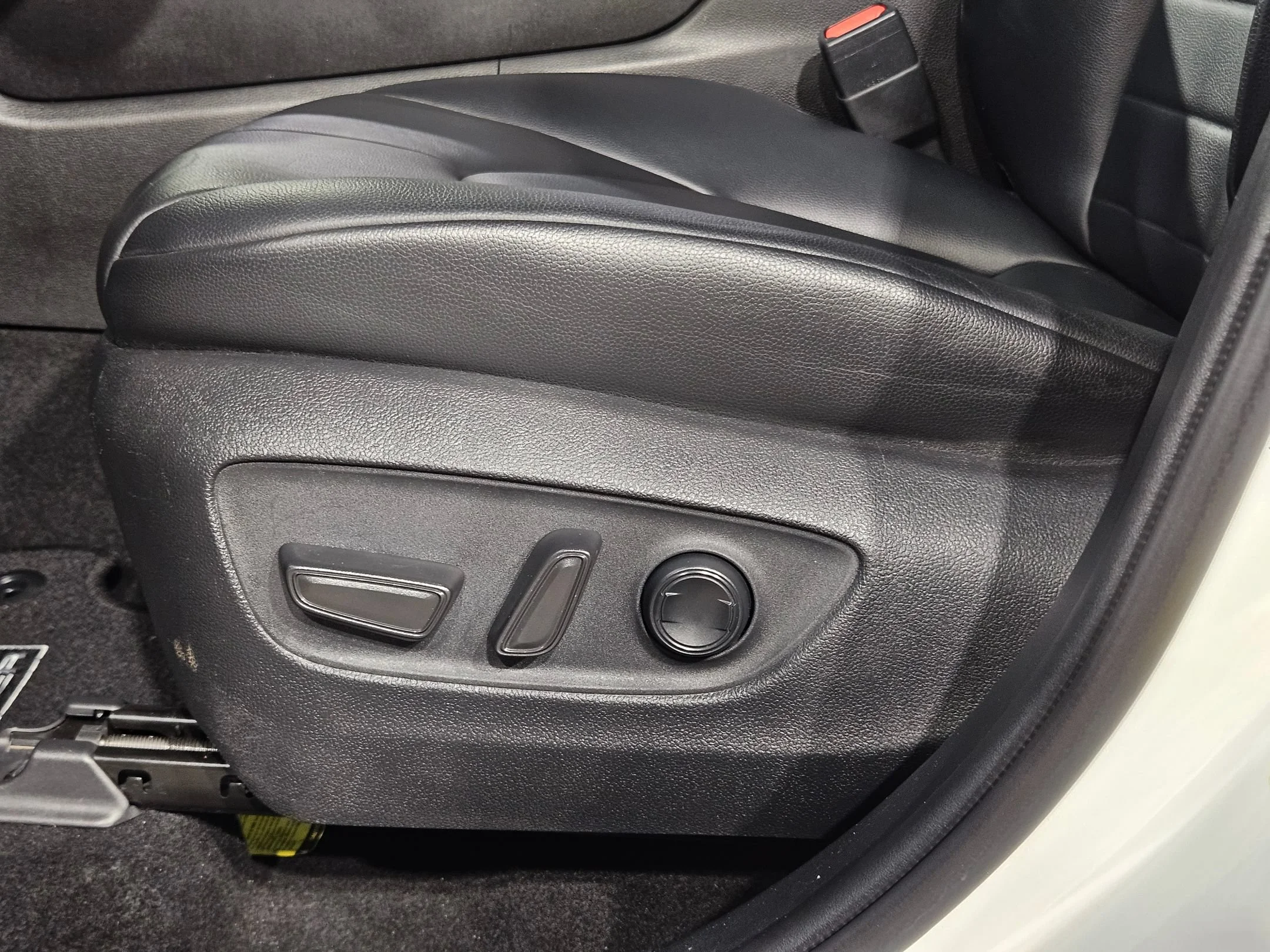 Used 2021 Blizzard Pearl Toyota XLE image 23