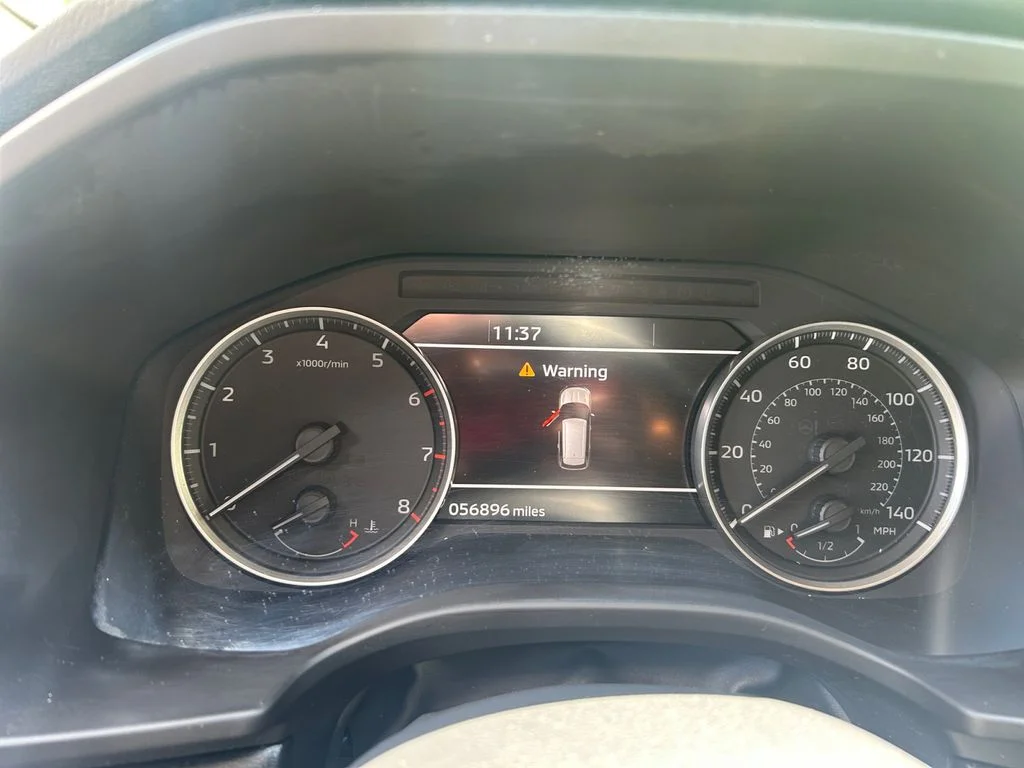 Used 2022 Alloy Silver Mitsubishi  image 24