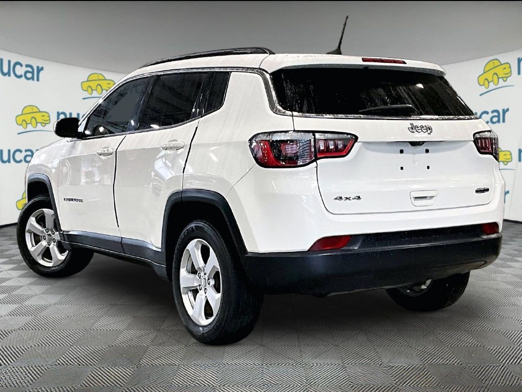 Used 2018 White Jeep Latitude image 4