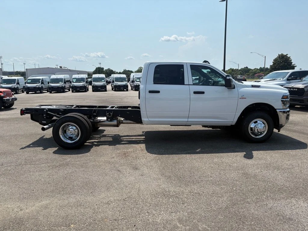 New 2026 Bright White Clear-Coat Exterior Paint RAM Tradesman image 8
