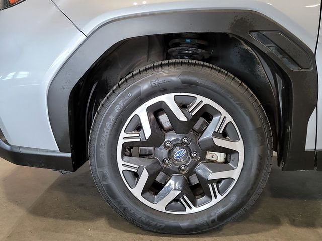 Used 2025 Ice Silver Metallic Subaru Premium image 15