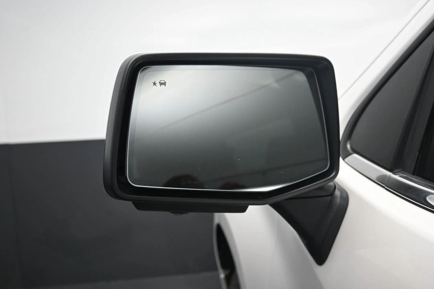 Used 2023 Iridescent Pearl Tricoat Chevrolet High Country image 22