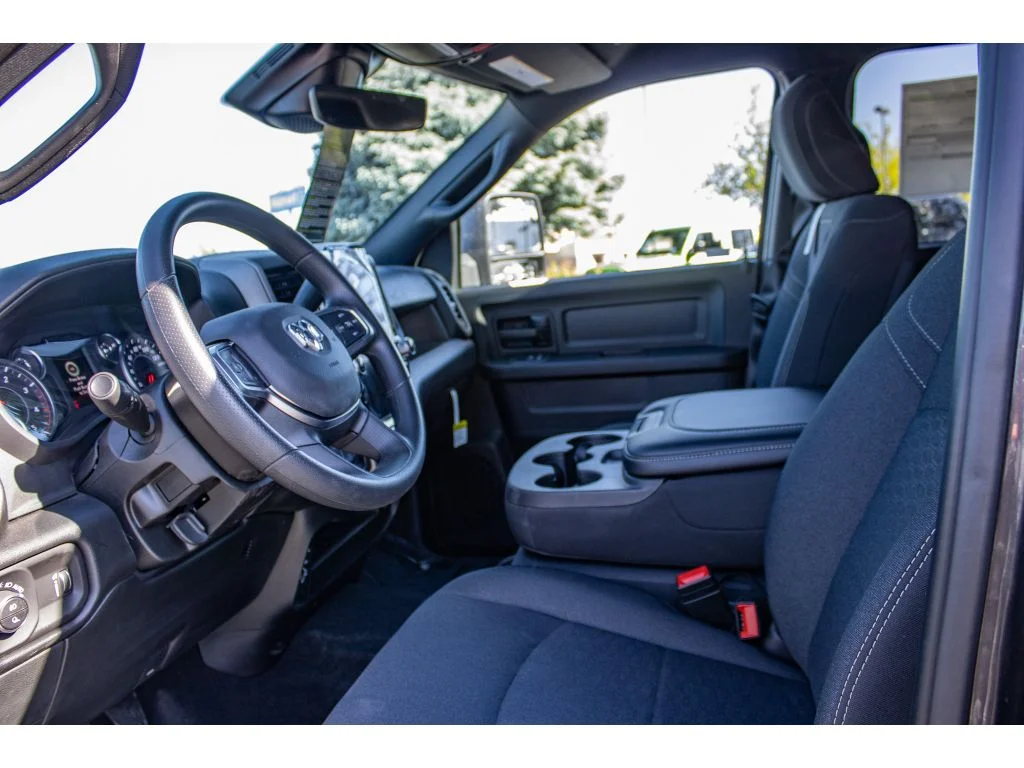 New 2026 Granite Crystal Metallic Clearcoat Ram Tradesman image 28