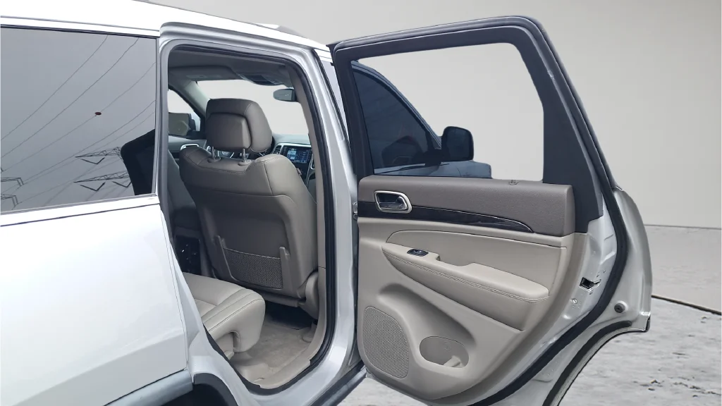 Used 2011 Silver Jeep Laredo image 13