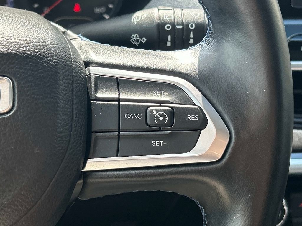 Used 2022 White Jeep Latitude image 22