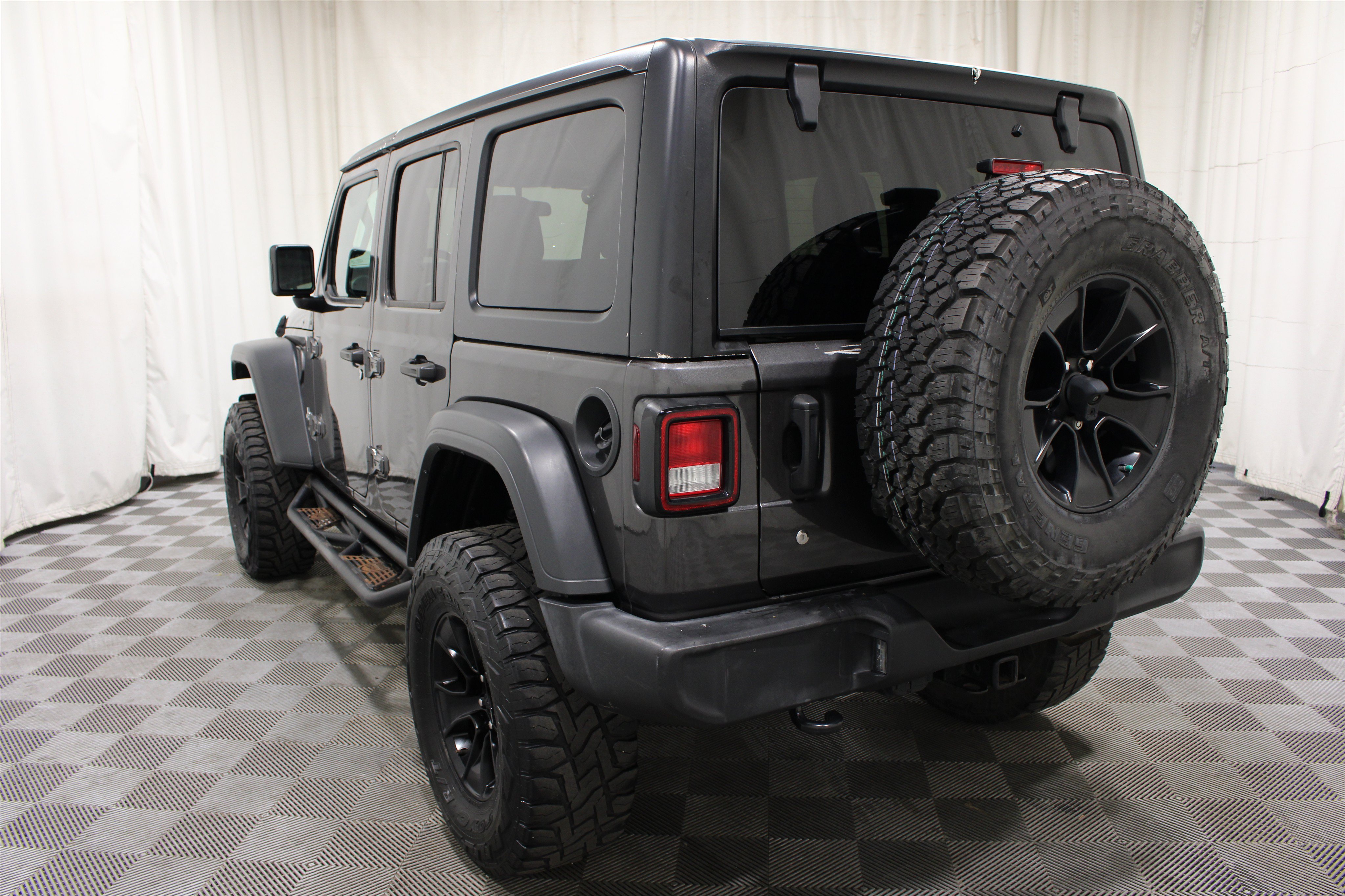 Used 2018 Granite Crystal Metallic Clearcoat Jeep Sport S image 30
