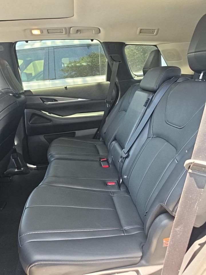 Certified Used 2023 Black INFINITI LUXE image 11