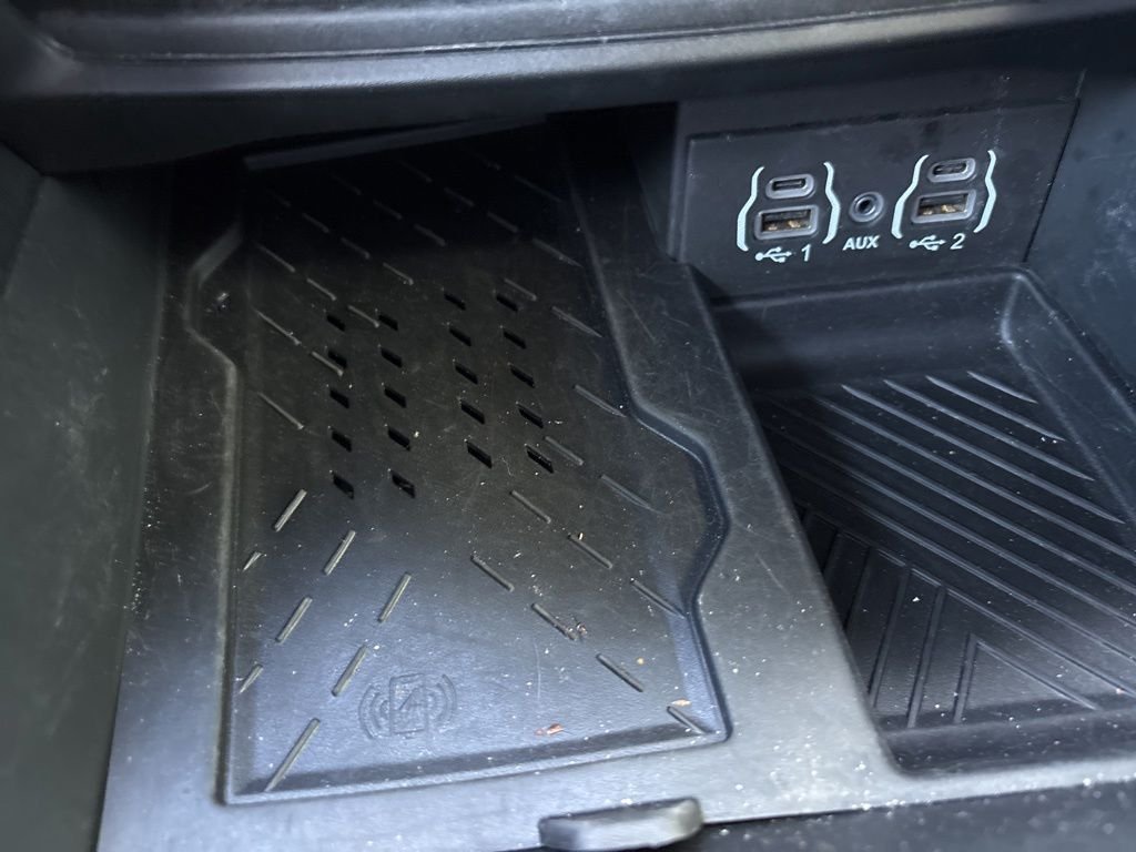 Used 2025 Blue Chrysler Limited image 39