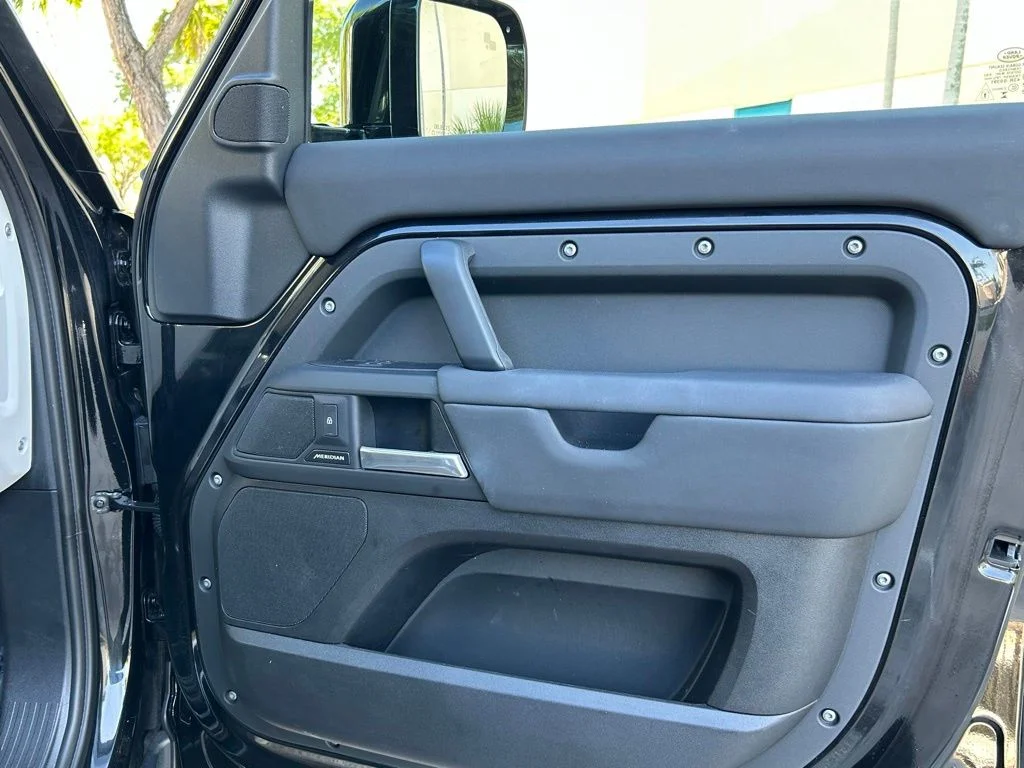 Used 2025 Black Land Rover S image 40