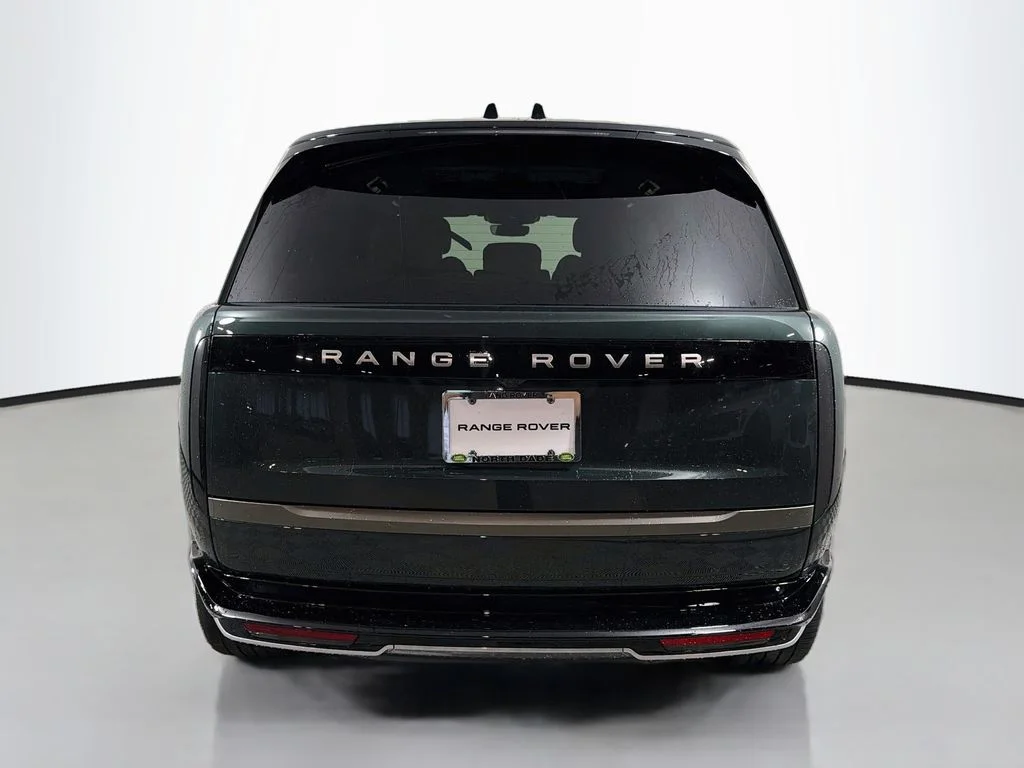 New 2027 Belgravia Green Land Rover SE image 6