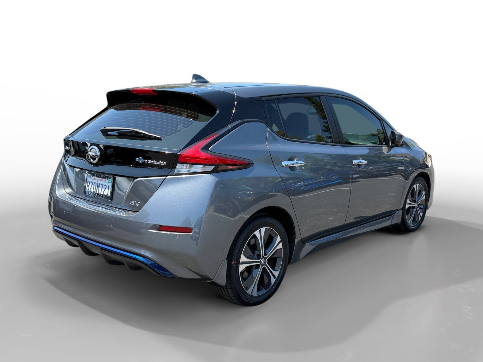 Used 2022 Gun Metallic Nissan SV image 5