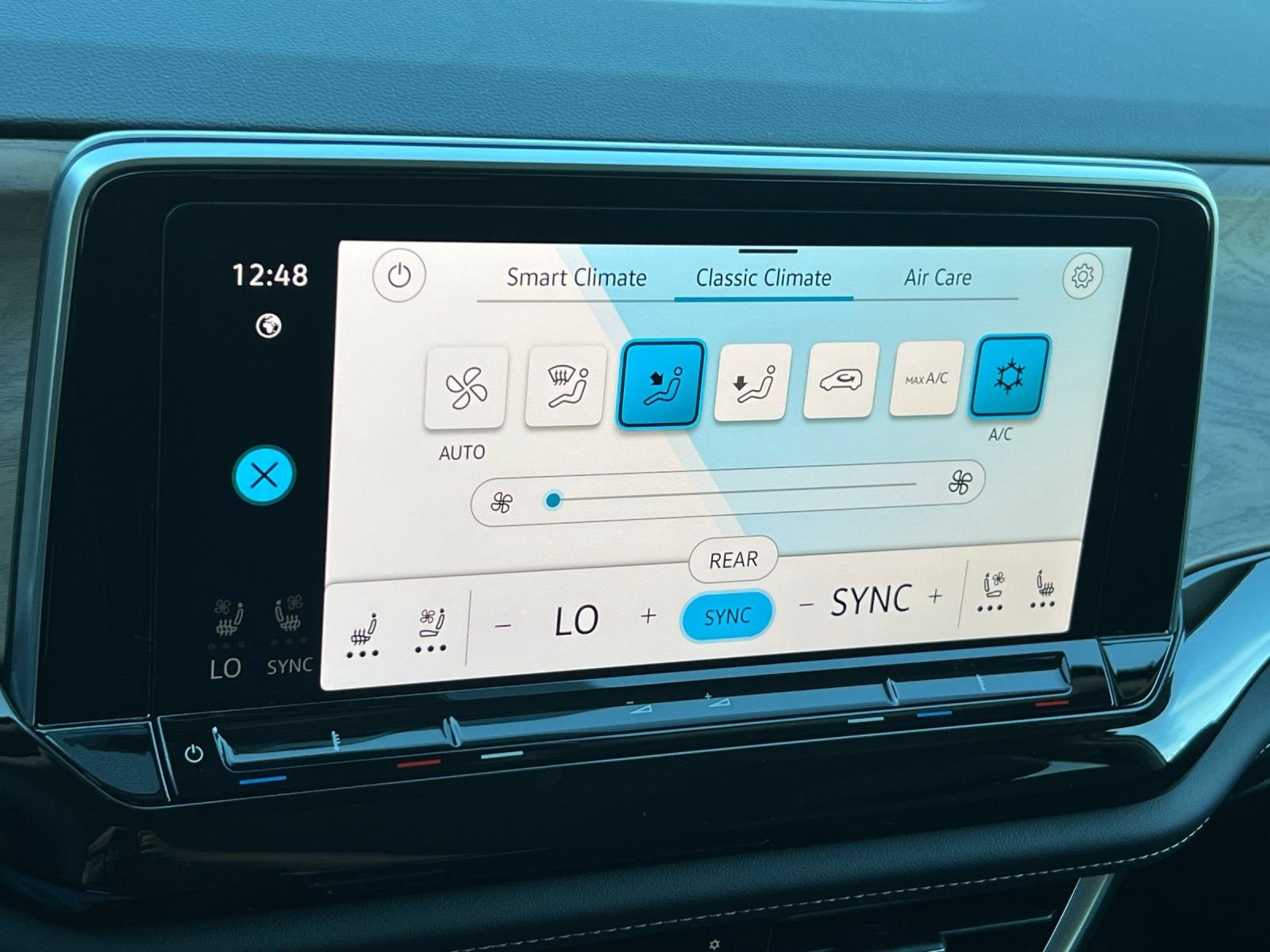 New 2026 Opal White Pearl Volkswagen SE w/Technology image 20