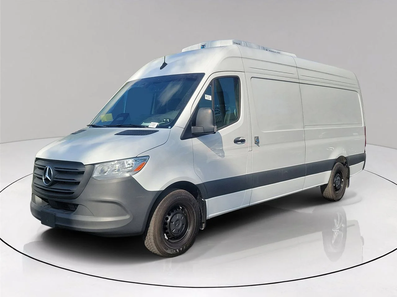 New 2025 Arctic+White Mercedes-Benz Cargo 170 WB image 3