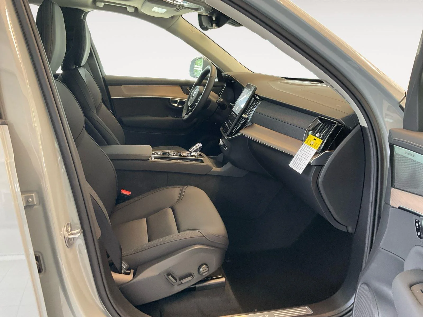 2026 Volvo XC90 Plus - Photo 15