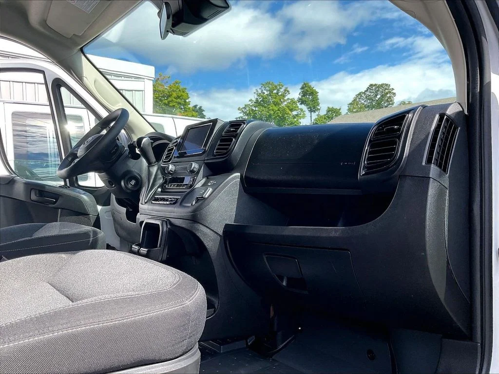 Used 2025 White Ram Base image 14