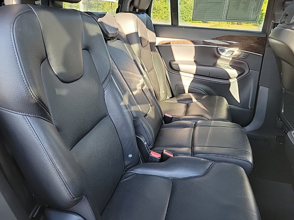 Used 2019 Gray Volvo T6 Momentum image 11