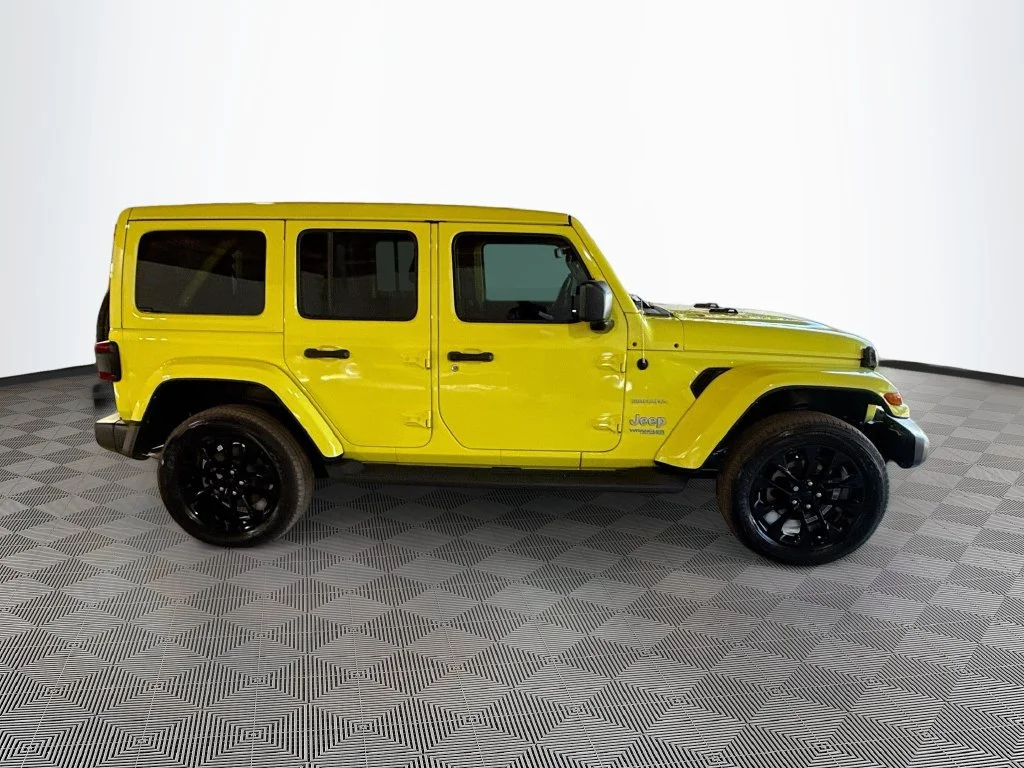 Used 2022  Jeep Unlimited Sahara 4xe image 5
