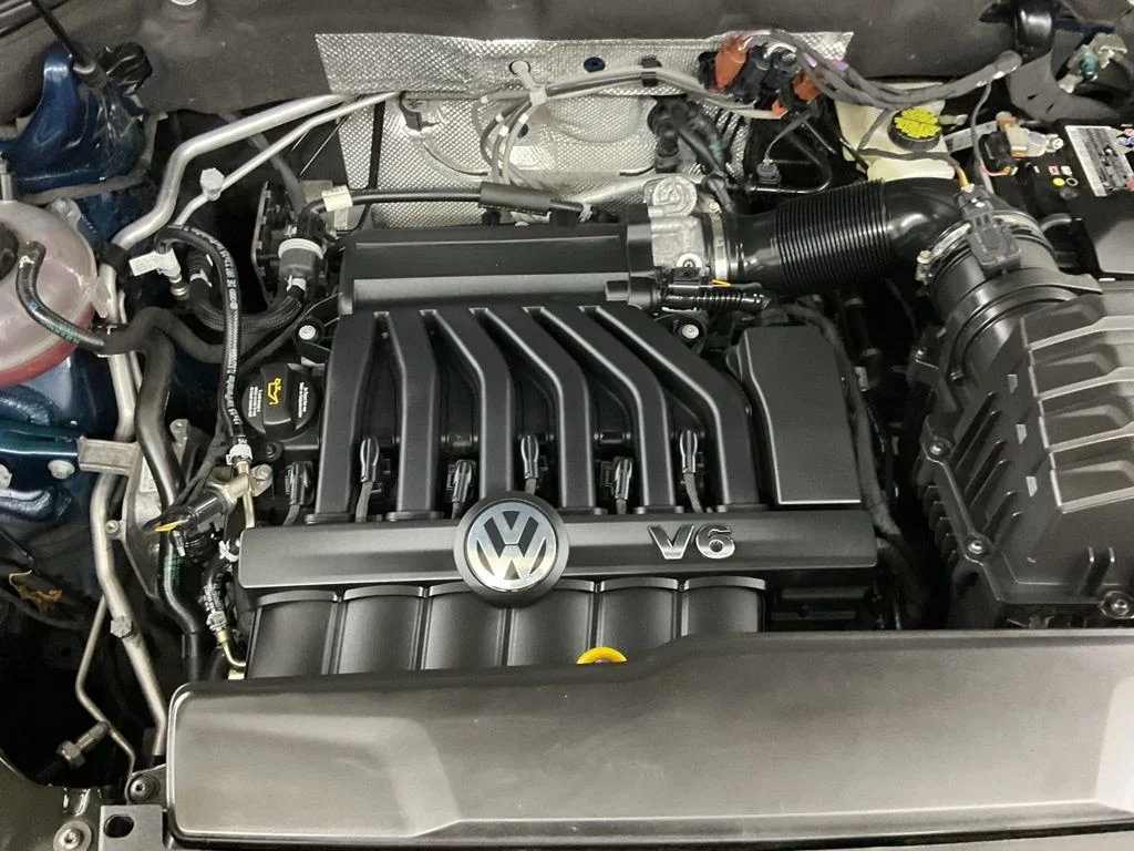 Used 2023 Tourmaline Blue Metallic Volkswagen 3.6L V6 SEL image 33