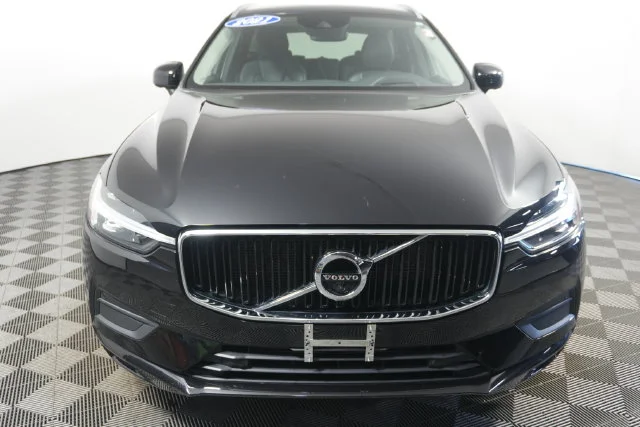 Used 2021 Onyx Black Metallic Volvo T5 Momentum image 8