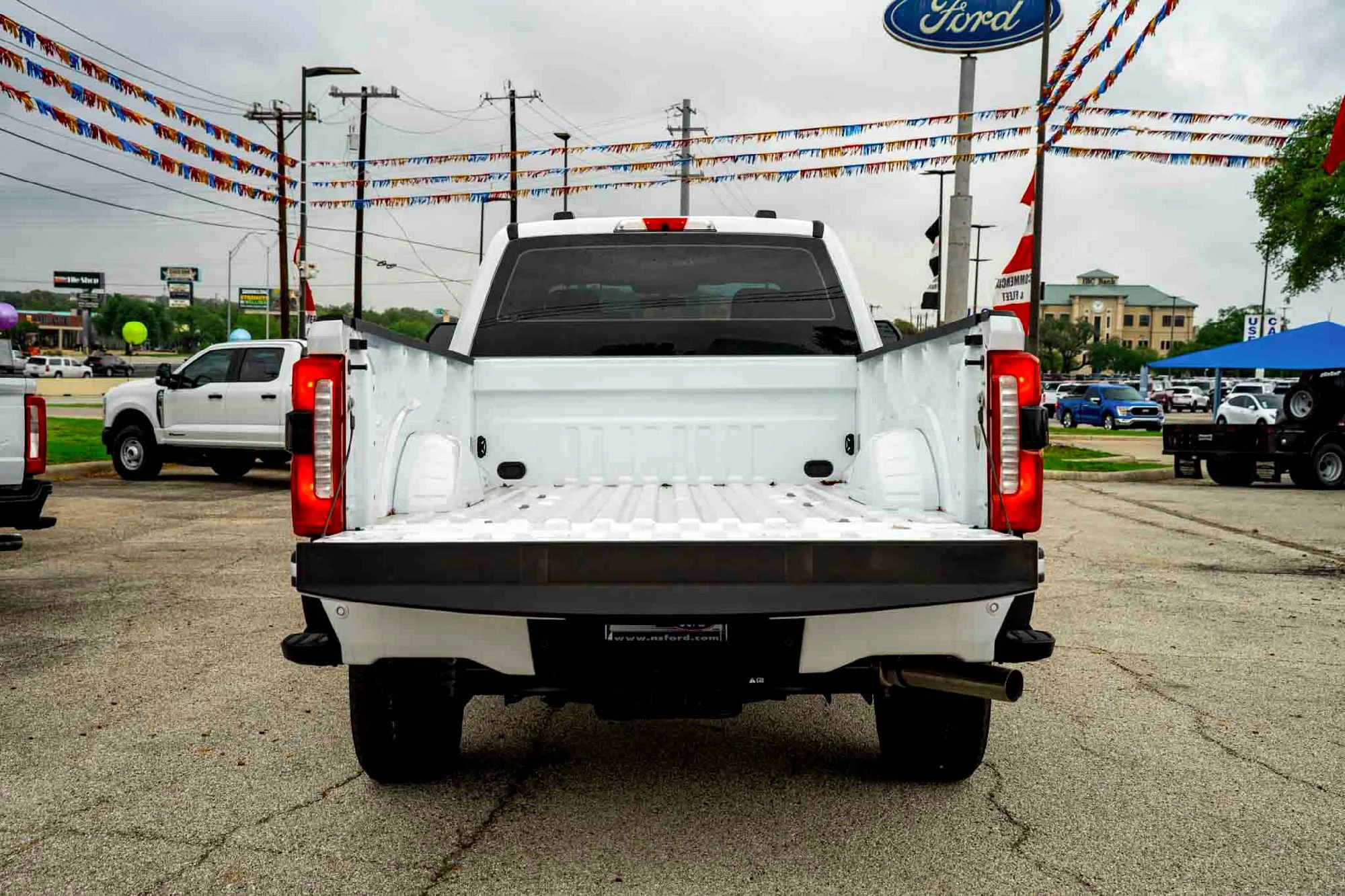 New 2026 Oxford White Ford XL image 6