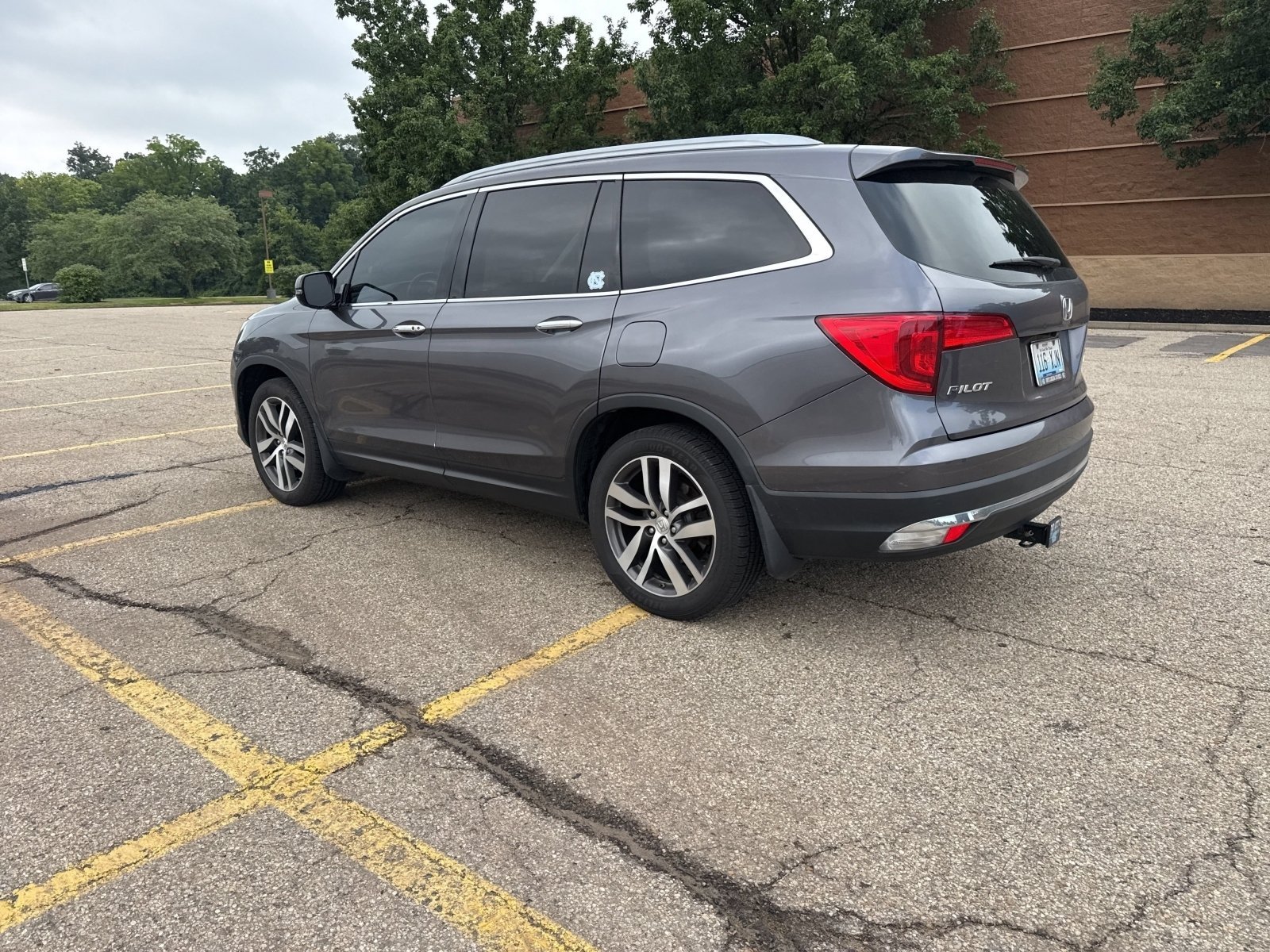 Used 2017 Modern Steel Metallic Honda Touring image 29