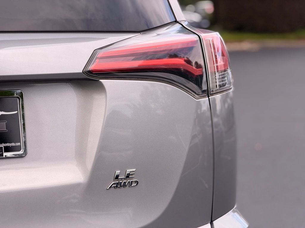 Used 2016 Silver Toyota LE image 14