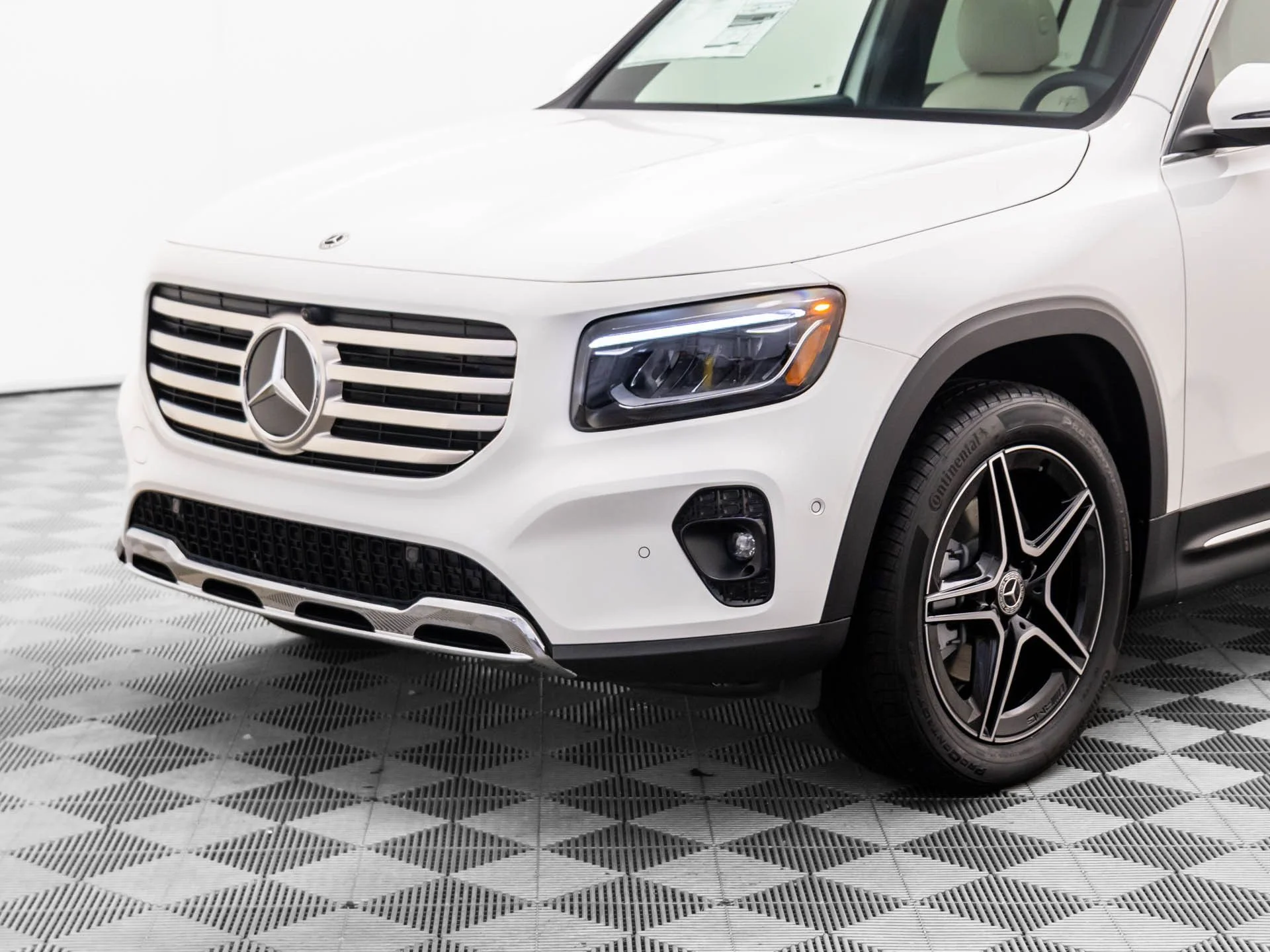New 2026 White Mercedes-Benz GLB 250 image 37