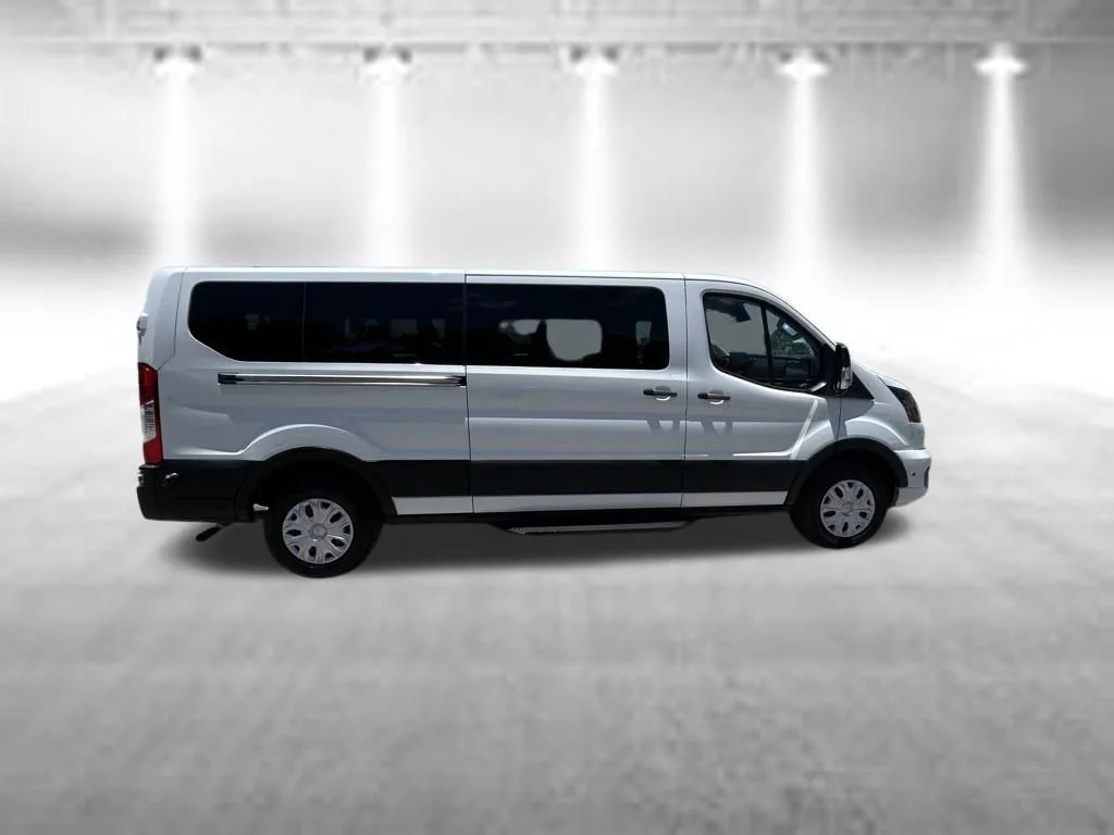 Certified Used 2024 Oxford White Ford XLT image 3