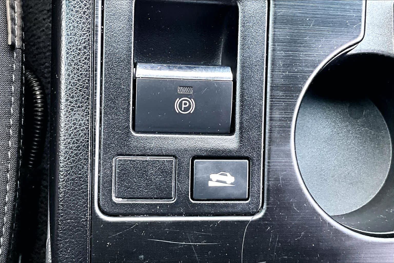 Used 2018 Magnetite Gray Metallic Subaru Premium image 33