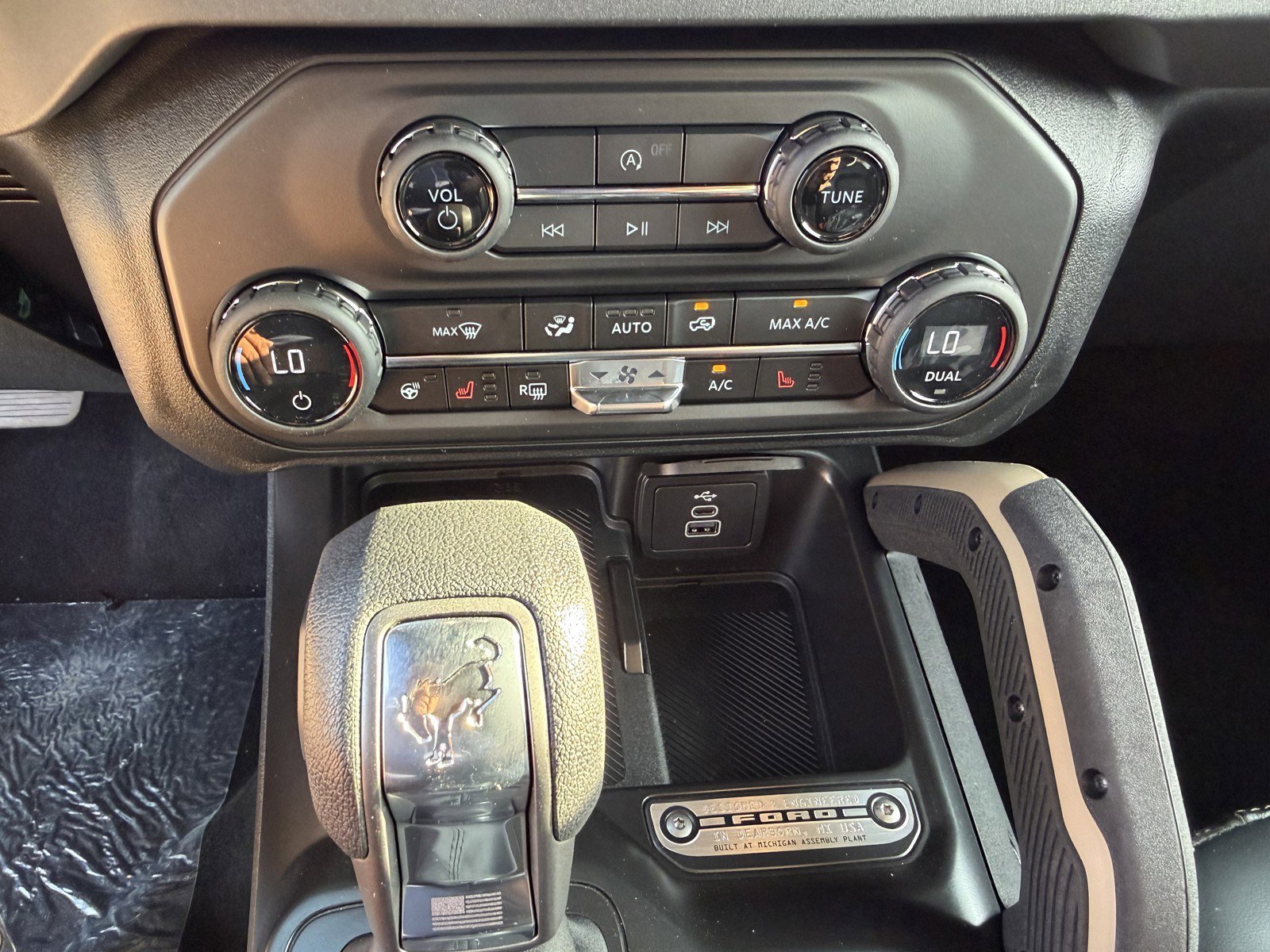 New 2026 Carbonized Gray Metallic Ford Badlands® image 20