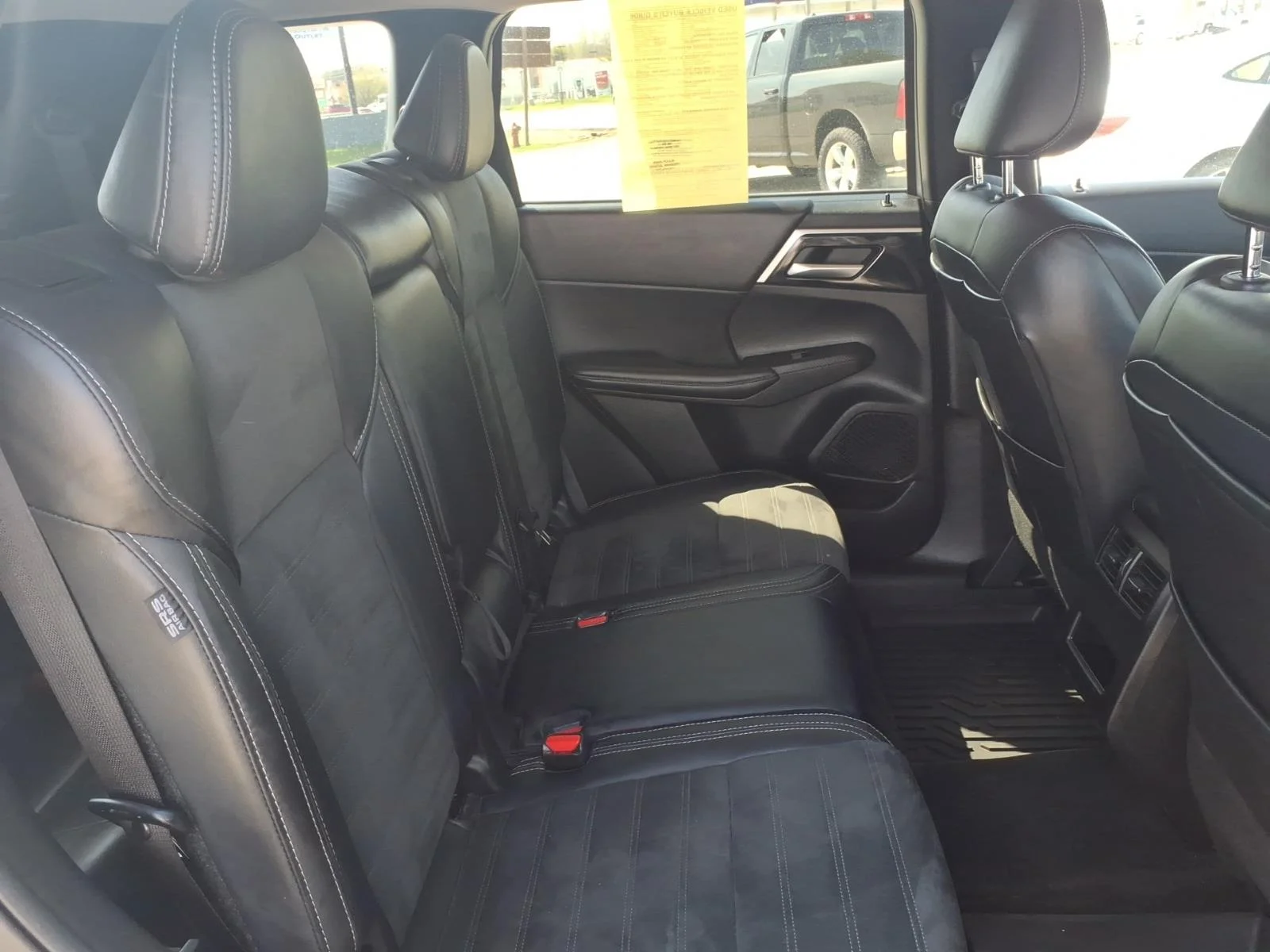 Used 2024 Silver Alloy Mitsubishi SE image 17