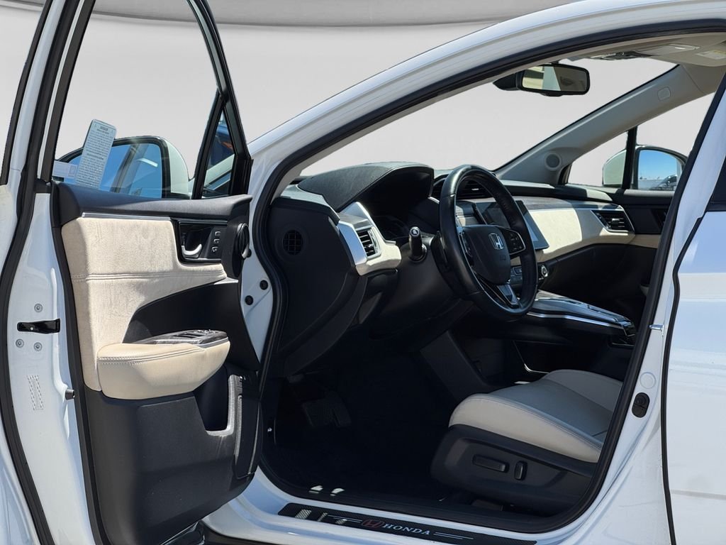 Used 2018 Platinum White Pearl Honda Touring image 7