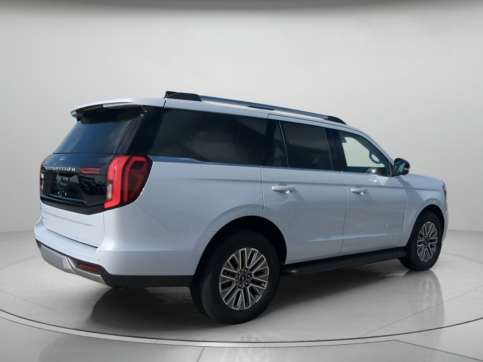 New 2026 Space Silver Metallic Ford Platinum® image 25