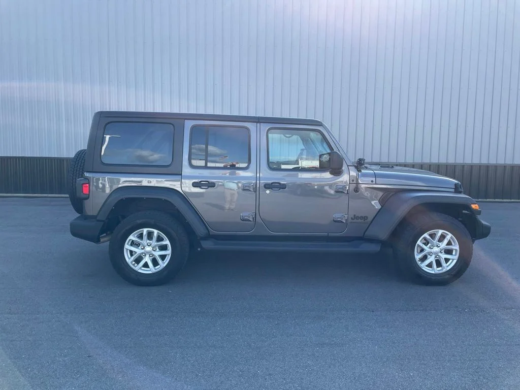 Used 2023 Gray Jeep Sport S image 5