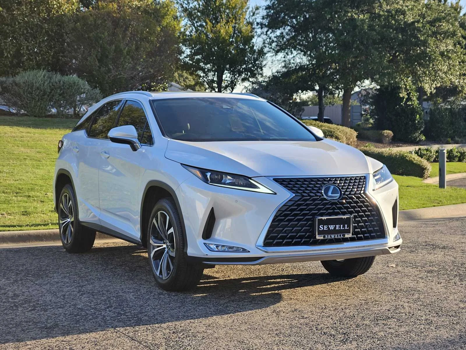 Certified Used 2022 EMINENT WHITE PEARL Lexus  image 2