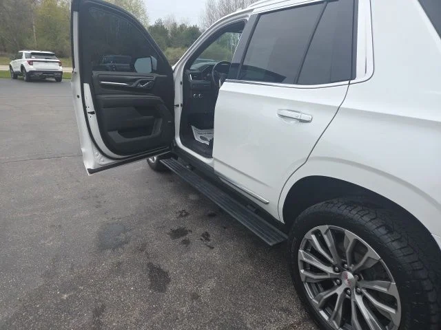 Used 2021 White Frost Tri-Coat GMC Denali image 11