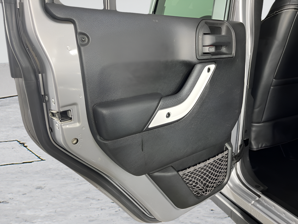 2014 Jeep Wrangler Unlimited Sahara - Photo 11