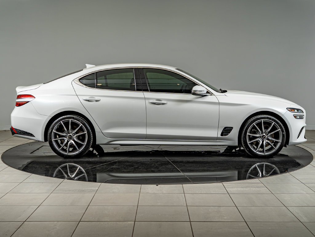 Used 2022 Uyuni White Genesis 3.3T image 4