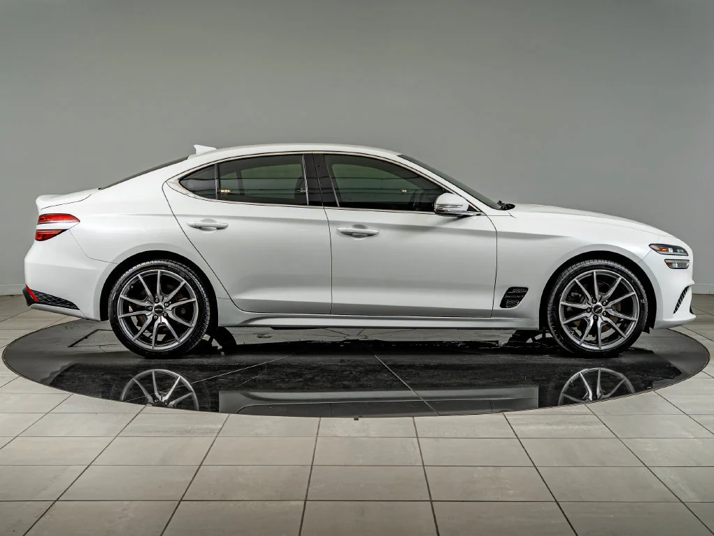 Used 2022 Uyuni White Genesis 3.3T image 4