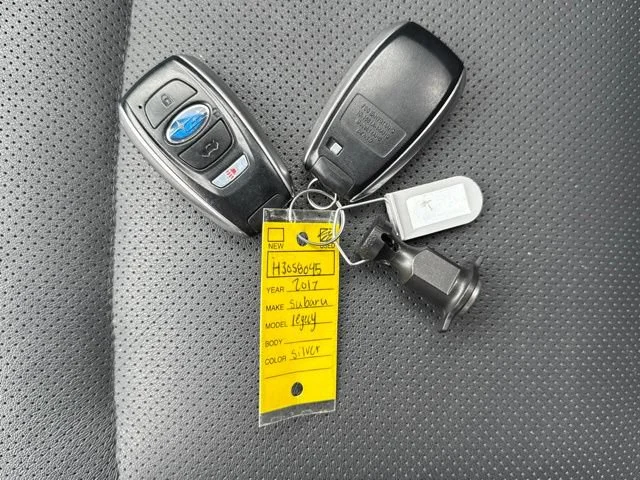 Used 2017 Ice Silver Metallic Subaru Limited image 14