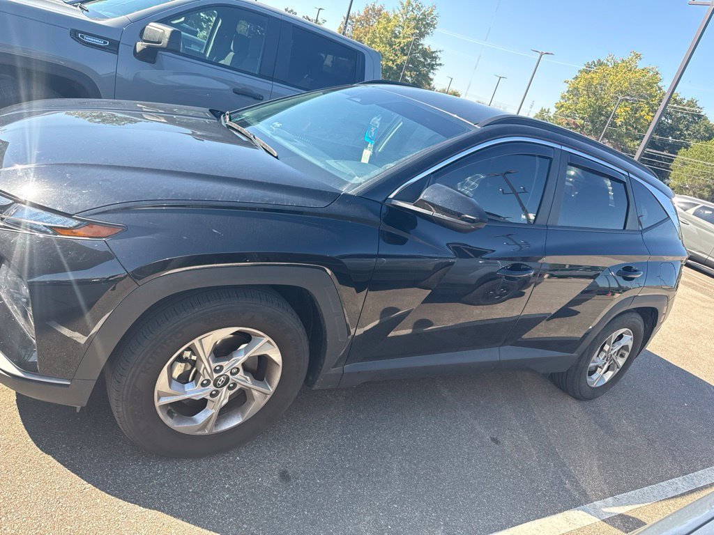 Used 2024 Black Hyundai SEL image 1