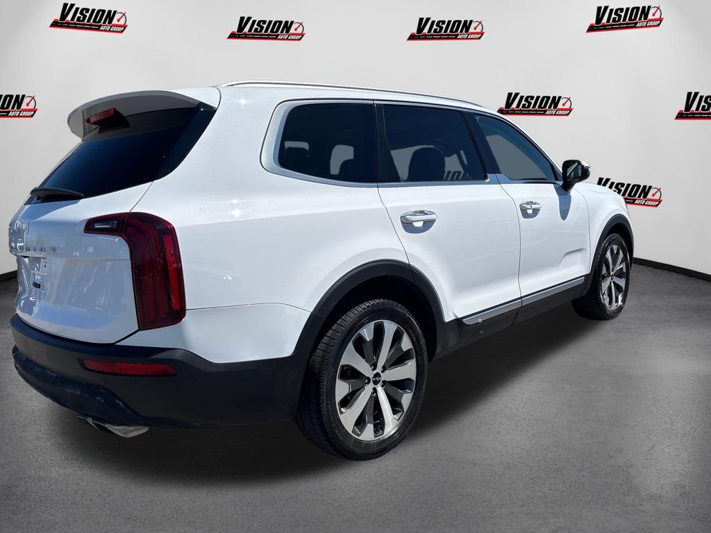 Used 2022 White Kia S image 5