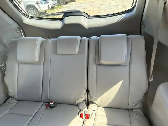 Used 2019 Silver Toyota XLE image 26